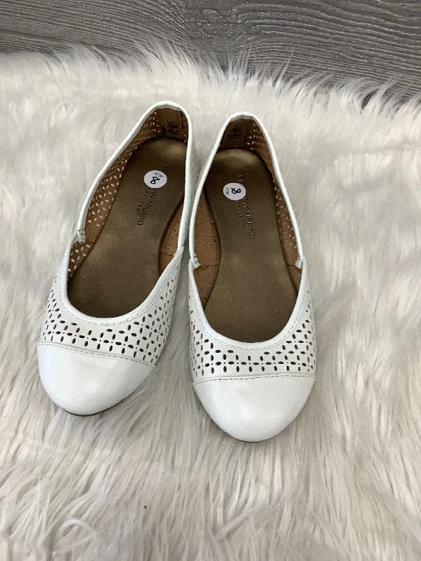 Flats for relaxed night walks -White Shoes Flats Christian Siriano For Payless, Size 8