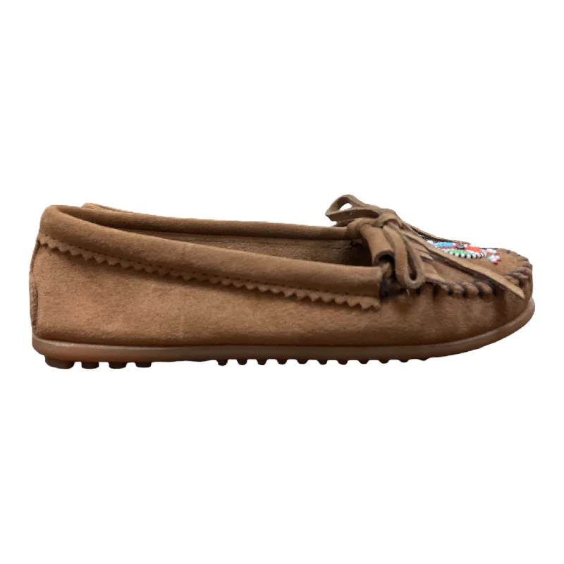 Flats for outdoor casual dinners -Shoes Flats By Minnetonka In Brown, Size: 7.5