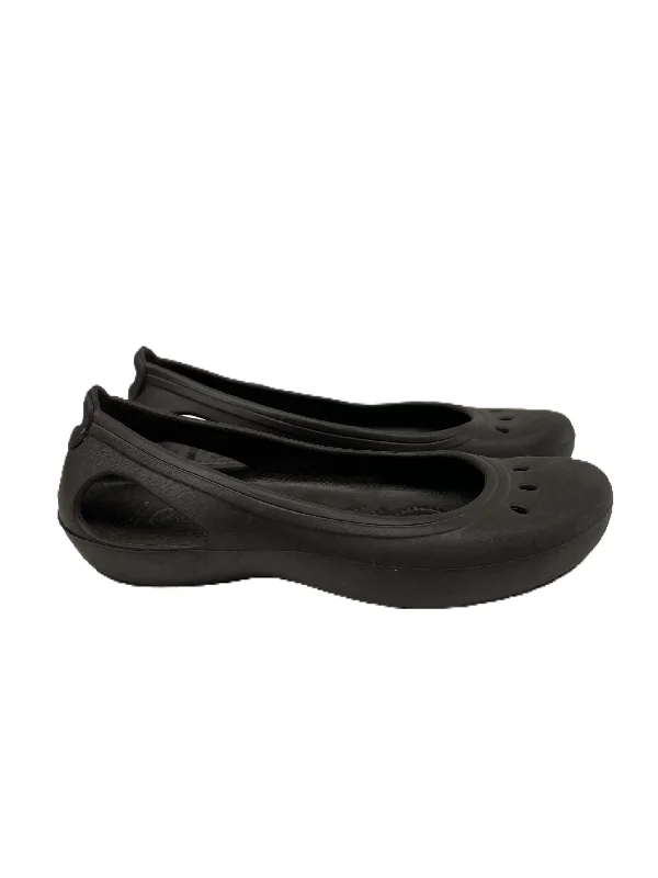 Flats with breathable comfort -Shoes Flats By Crocs In Brown, Size: 8