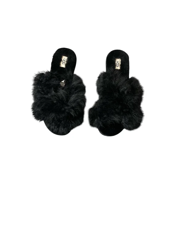 Lightweight slippers for comfort -Slippers By Ugg In Black