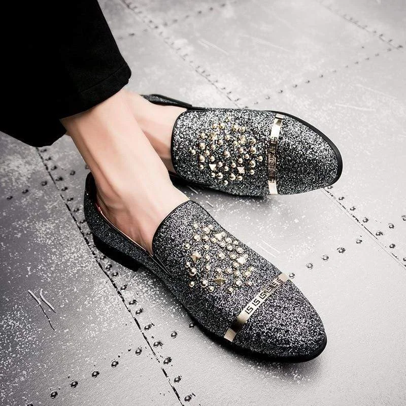 Best loafers for narrow toes-Men's Spiked Rivets Loafers decorated with Rhinestone