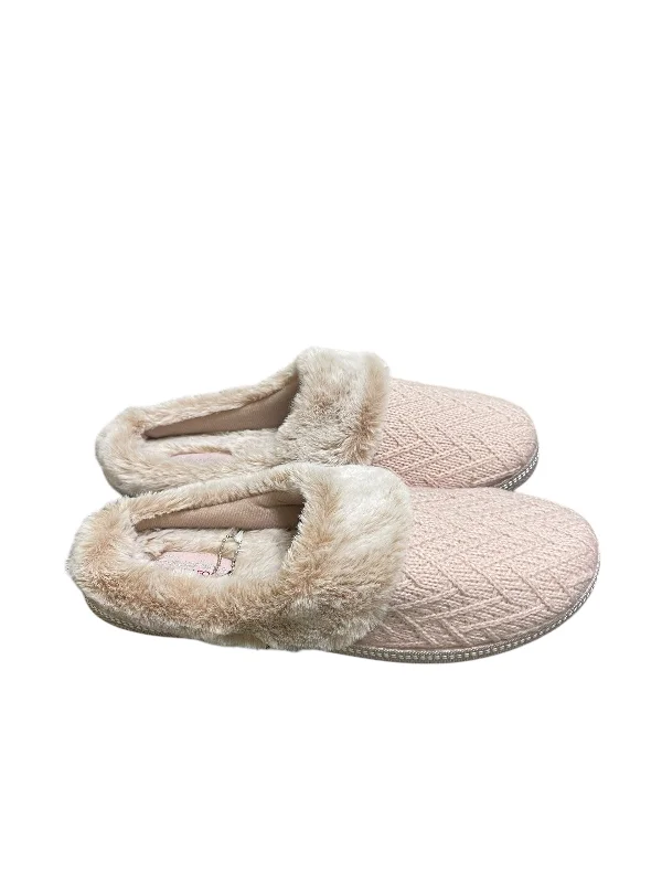 Slippers with gentle padding -Slippers By Skechers In Pink, Size: 9