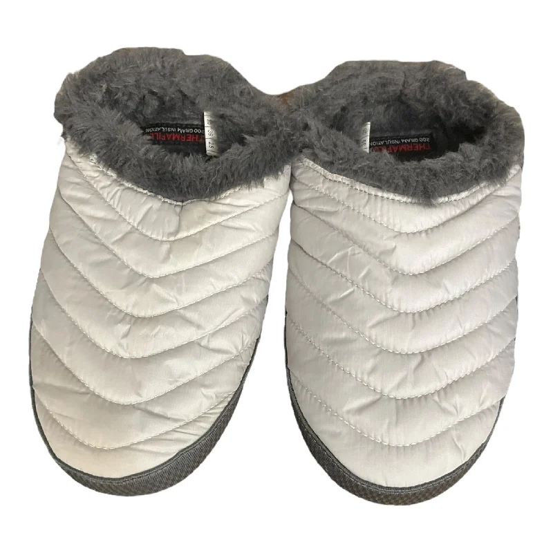 Slippers with wet weather grip -Grey Slippers Eddie Bauer, Size 8