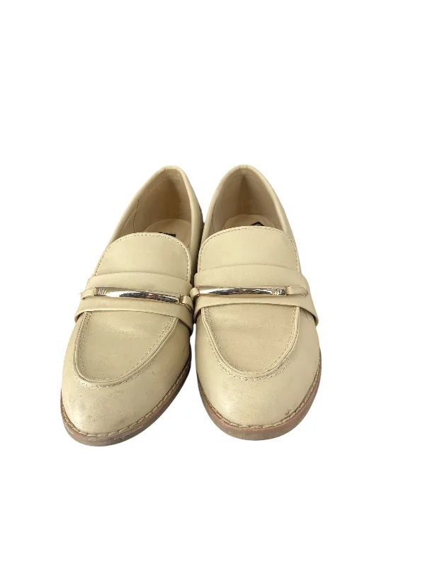 Flats with slip-resistant uppers -Shoes Flats By Jones New York In Tan, Size: 8