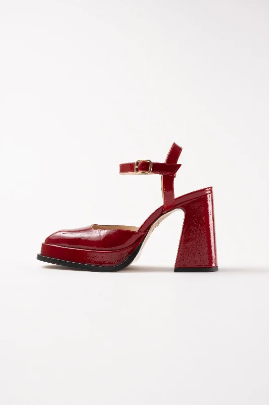 High heels with lively evening meals -MALASANA - Berry Patent Leather Platform Pumps