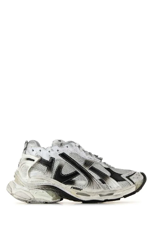 Vegan athletic shoes eco-friendly -BALENCIAGA Dynamic Runner Sneaker