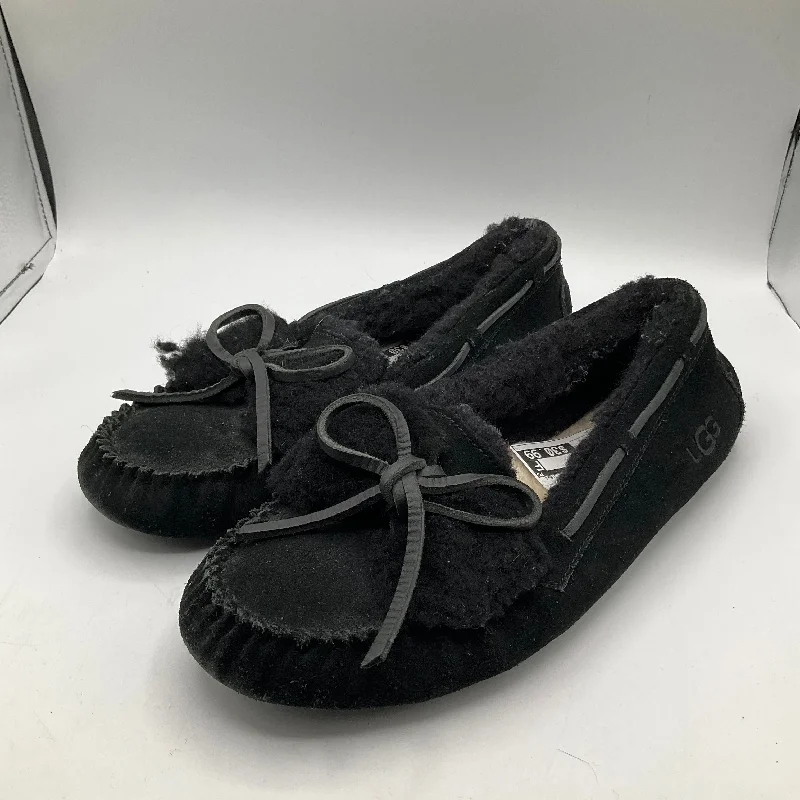 Slippers for busy households -Black Slippers Ugg, Size 10