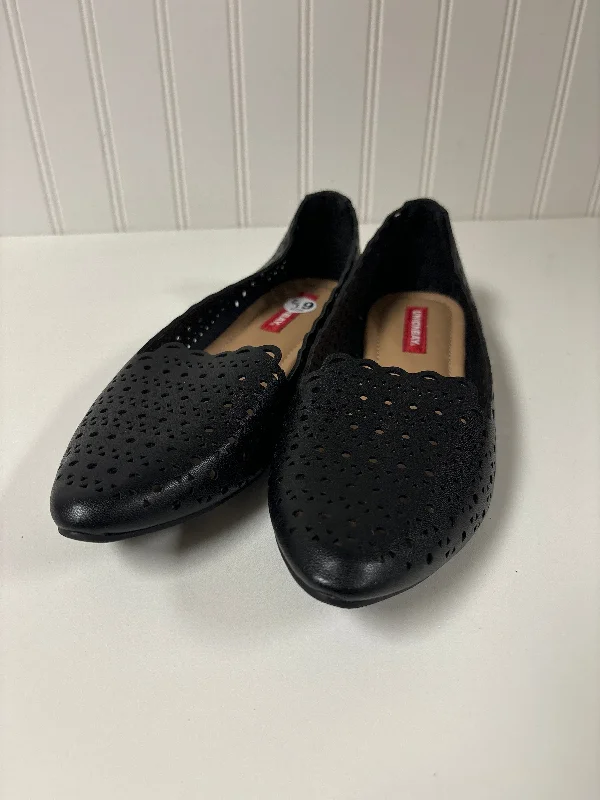 Flats for rainy night strolls -Black Shoes Flats Union Bay, Size 6.5