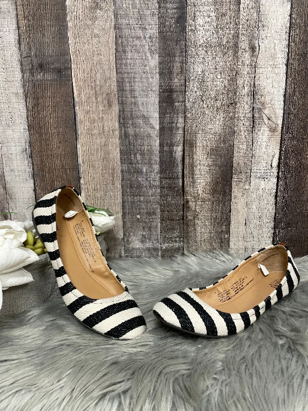 Elegant flats for formal occasions -Shoes Flats By Mossimo In Striped Pattern, Size: 8