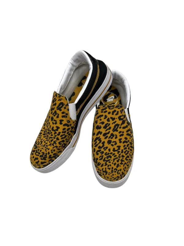 Flats with lightweight cushioning -Shoes Flats By Nike In Animal Print, Size: 7